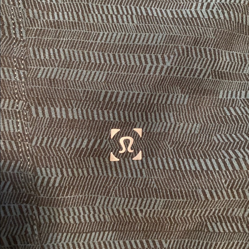 Lululemon Men’s Shorts - Picture 5 of 5